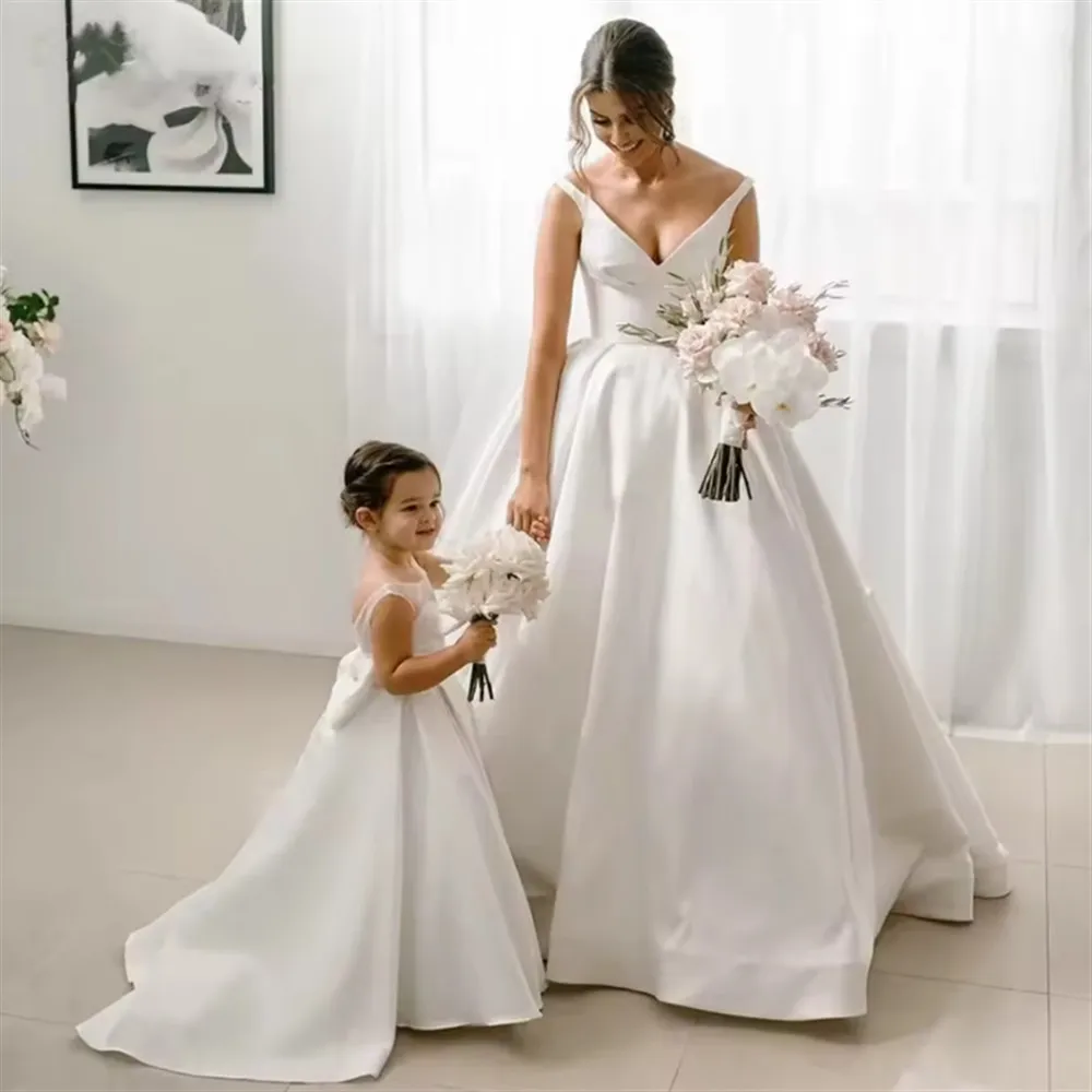

Customized White Child Flower Girl Dress for Wedding Satin A-line Bow Sleeveless Long Bridesmaid Pageant First Communion Gown