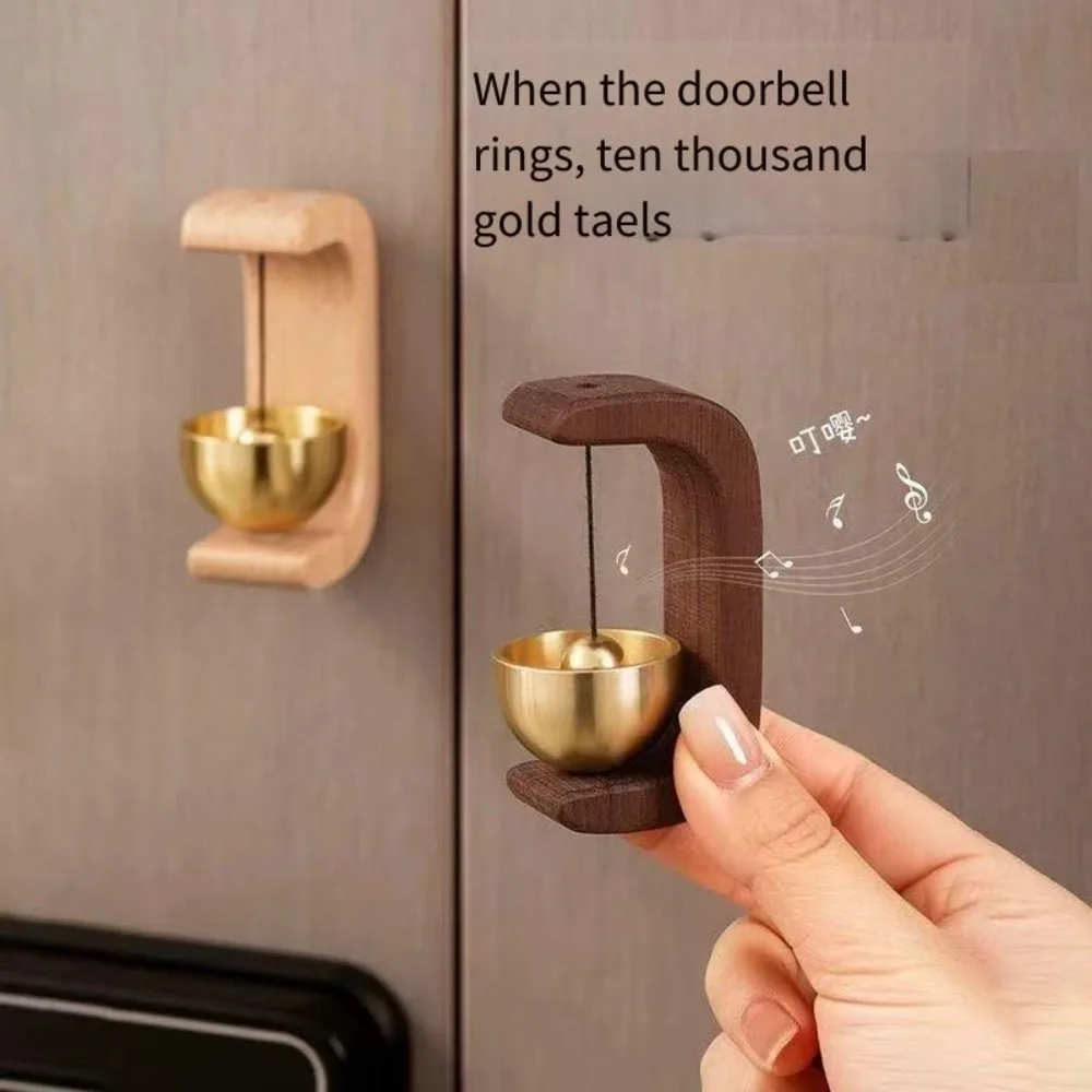 

Healing door-style wind chime reminds the bell to hit the bell and enter the house. Dopamine doorbell hanging ornament.