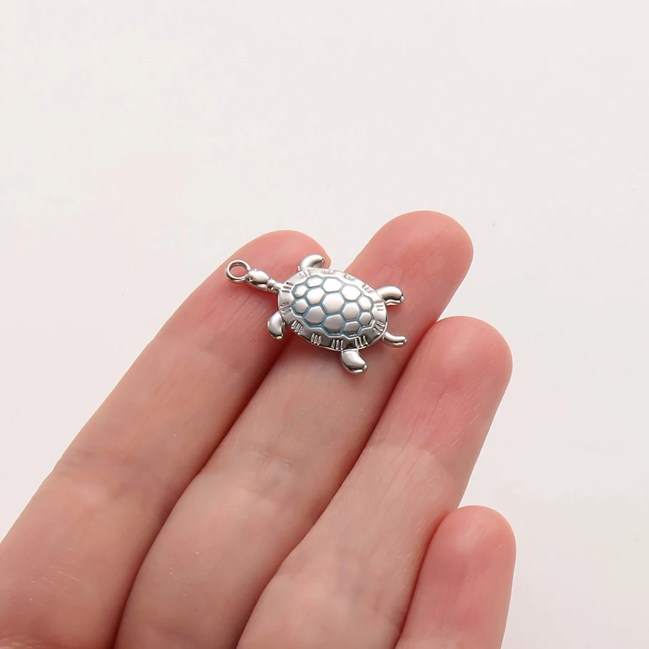 2 Stück silberfarbene Meereslebewesen-Anhänger, weiß/blau emailliert, Schildkröte, Seestern, Fisch, DIY-Edelstahl-Anhänger für die Schmuckherstellung – Detail 4