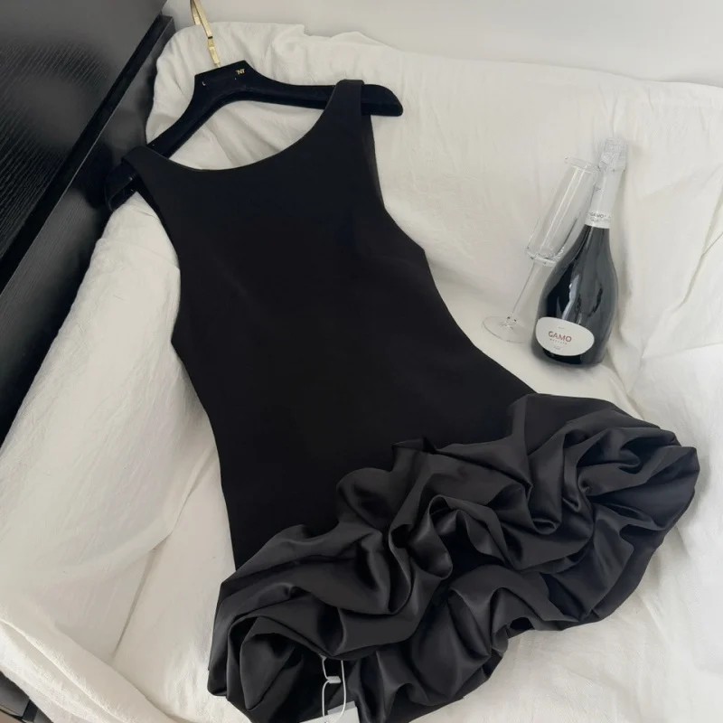 

French Hepburn Style Black Niche Elegant Dress for Women Petite Sleeveless Design Sense Niche Flower Bud Short Dress