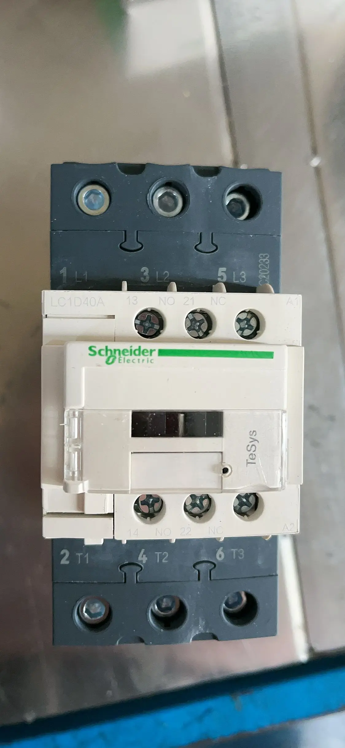 

Schneider electric TeSys D 3-ploe contactors-Motor control category AC-3 LC1D40A*7C AC24V-380V 40A 50/60HZ