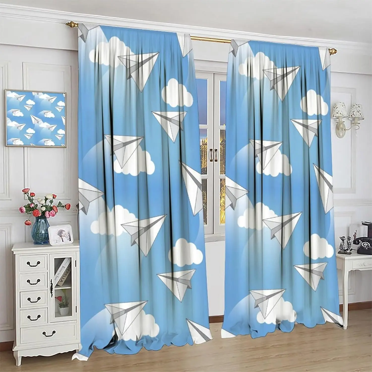 

Шторы блэкаут с рисунком самолетов, синего неба, белых облаков и бумажных самолетиков, с карманом для крепления на штангу, для окон
