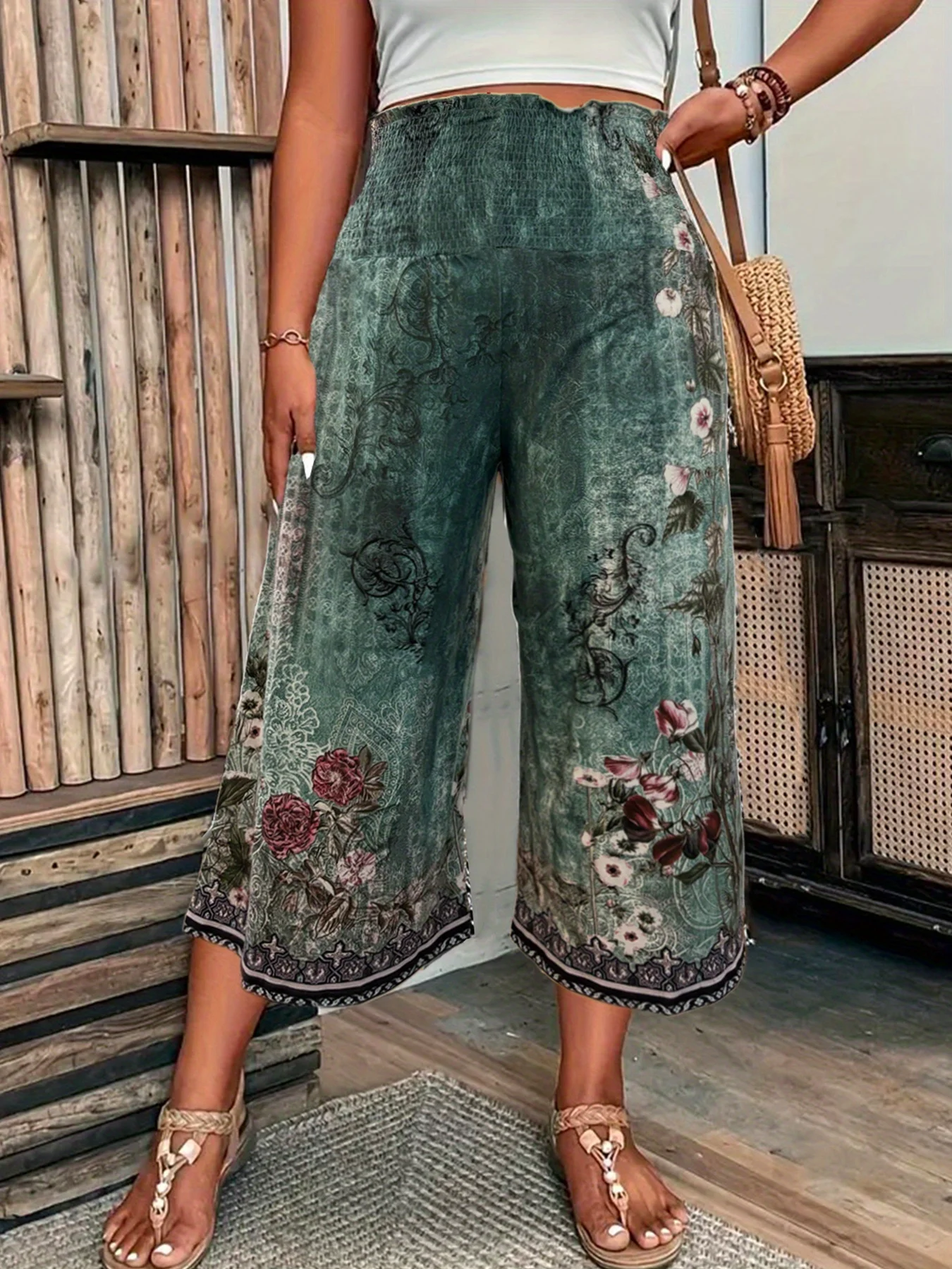Vintage Purple Floral Paisley Border Print Plus Size Wide Leg Capri Pants, Elastic Smocked High Waist Soft Comfort Boho Casual All Season Printed Cropped Trousers With Pockets For Curvy Women view 3