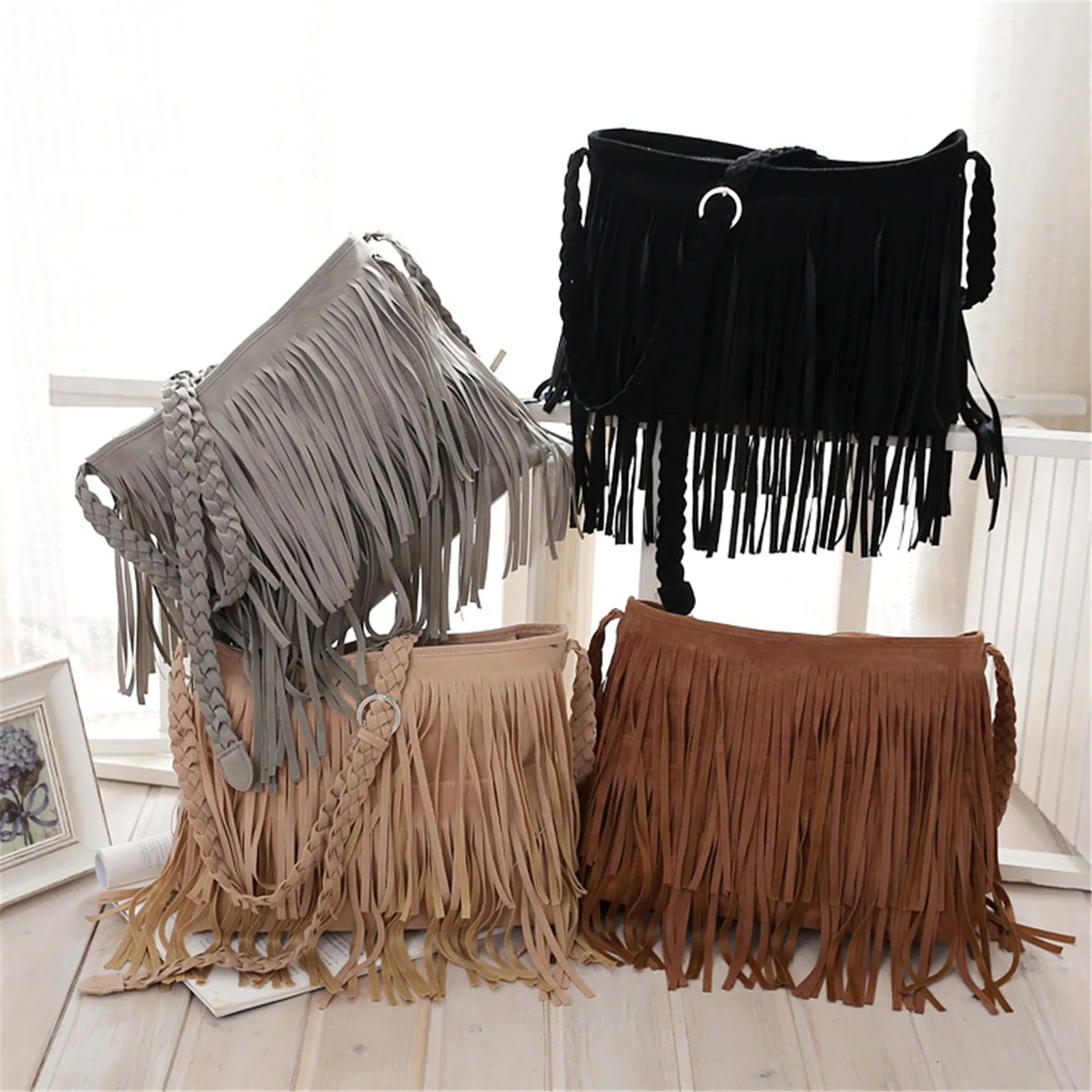 Fashion New Women Shoulder Bag Frosted Tassels Trending Crossbody Bag Leather Velvet Messenger Bag Casual Handbag Shopping Totes