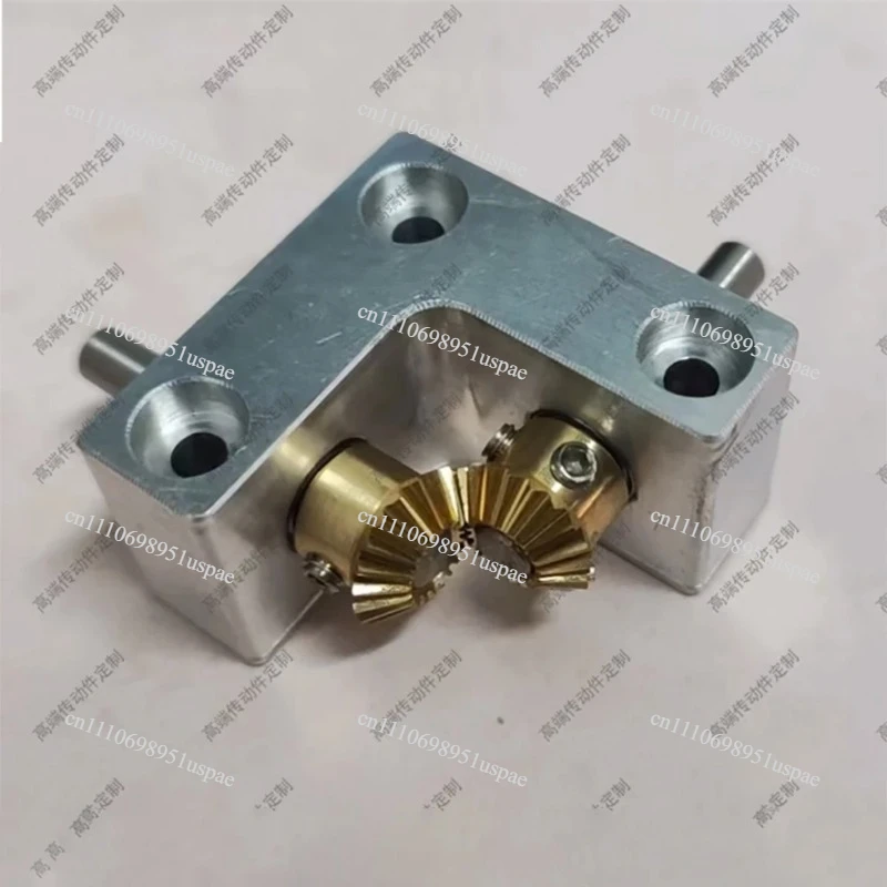 Right Angle Commutator Small Bevel Gearbox 90 Degree Drive Angle Converter Output Shaft Diameter 4MM Speed Ratio 1:1