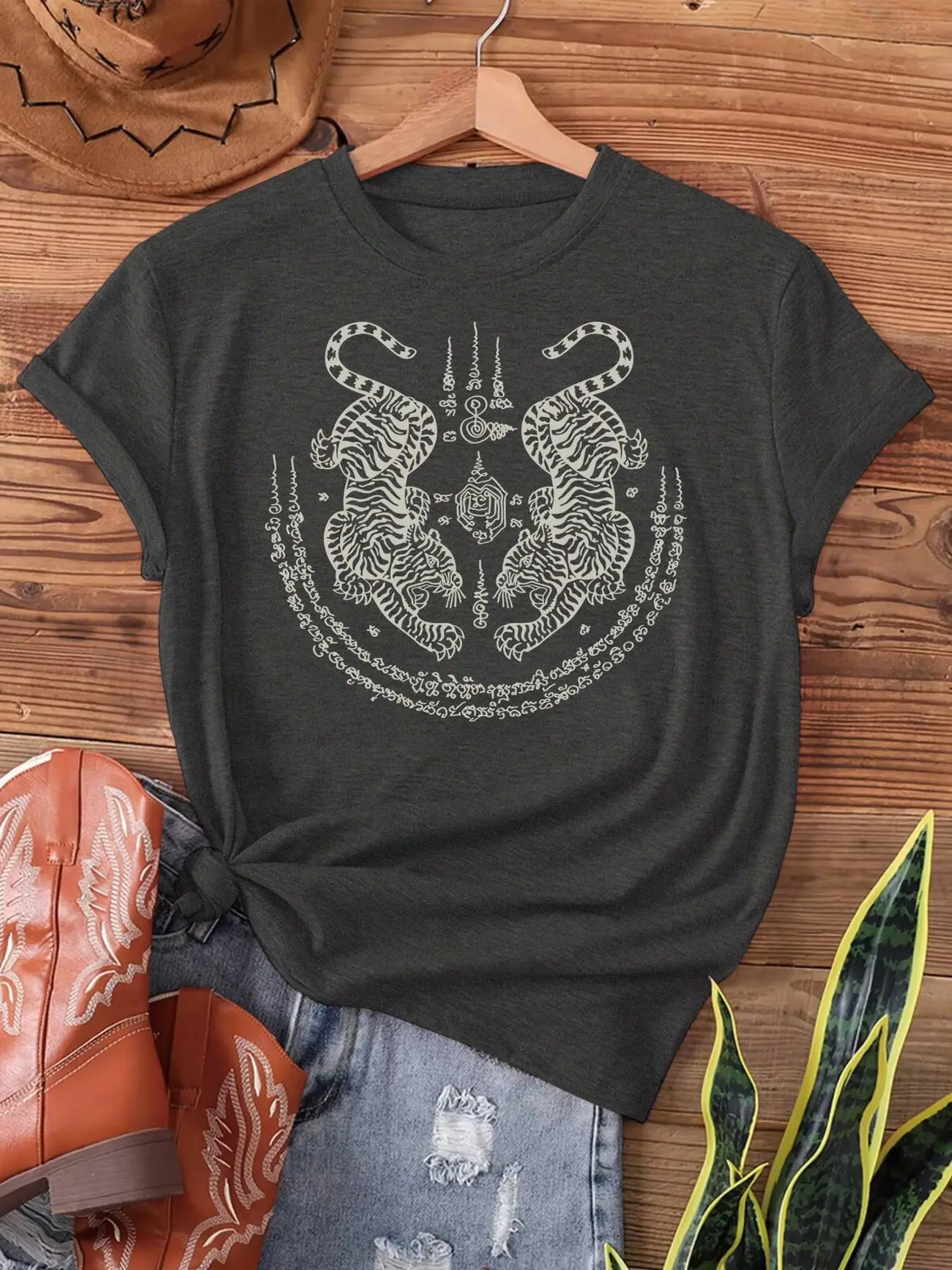 

Plus size women's short sleeve T-shirt Tiger Octopus Symbolic Design Pattern Everyday comfortable and versatile style summer