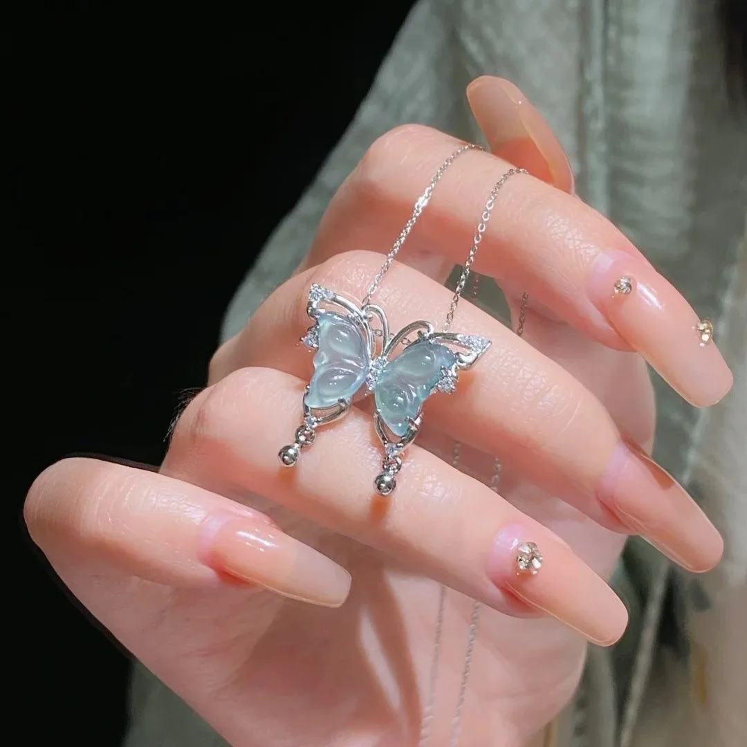 

Ice-Transparent Butterfly Necklace for Women Niche Design Collarbone Chain Exquisite, High-Fashion Necklace
