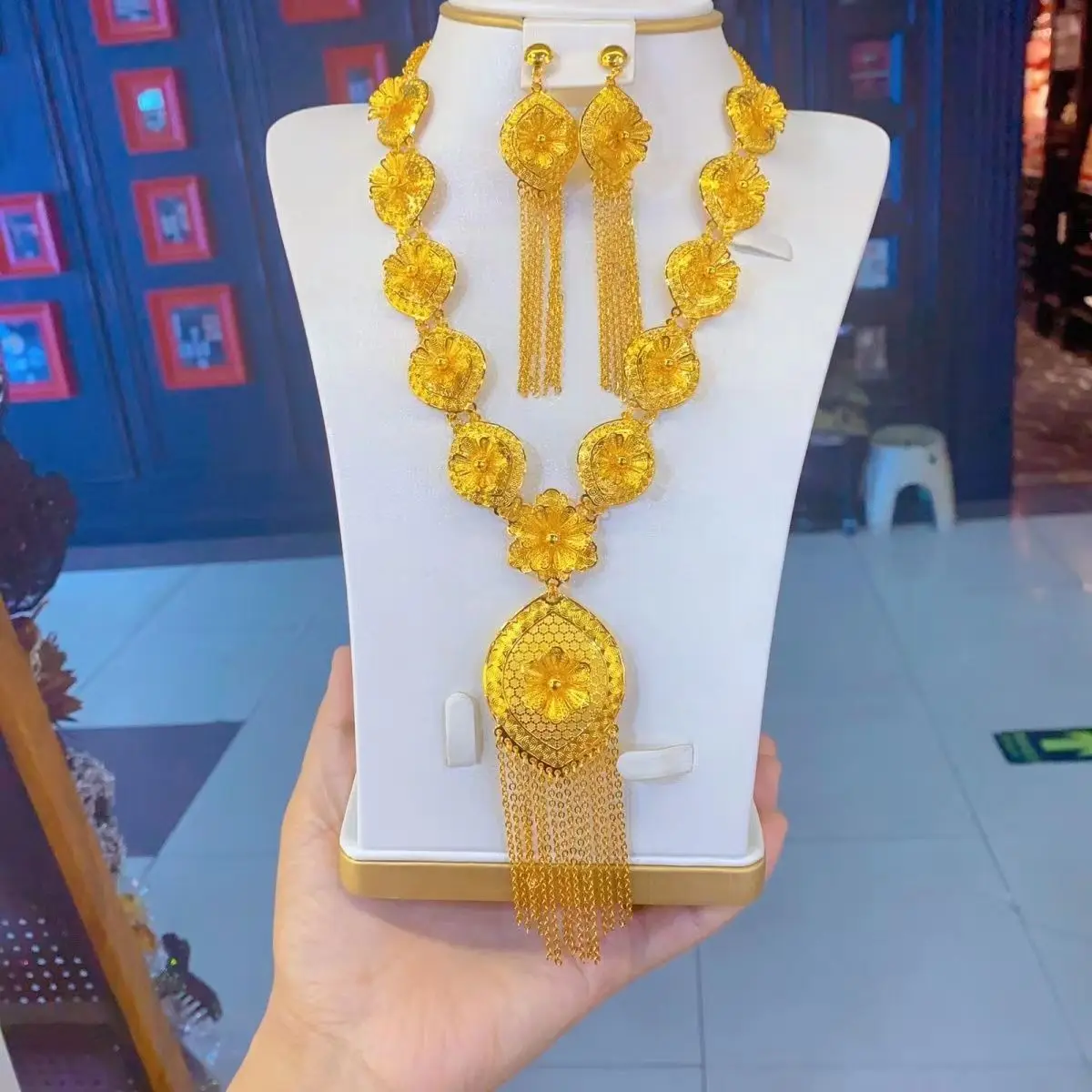 Dubai neue 24 Karat vergoldete Halskette Ohrringe für Frauen Hochzeits feier Schmuck Set dd10465