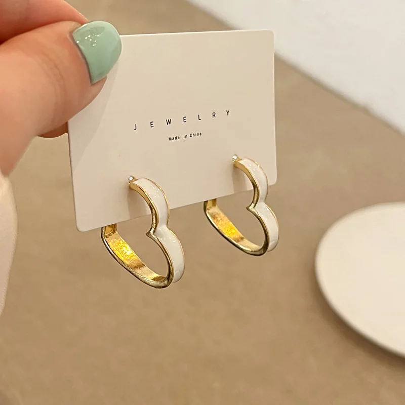 White Color Hollow Heart Dangle Earrings for Women Creative Sweet Personality Brincos Wholesale Jewelry Christmas Gift