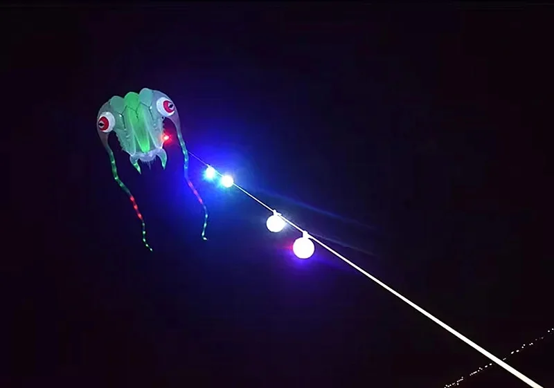 จัดส่งฟรี 10 ชิ้น/ล็อตโคมไฟ led led kite โรงงานสี light shinning in the sky ของเล่นกลางแจ้งชายหาดกีฬา kite ปัจจุบันฟอยล์ใหม่