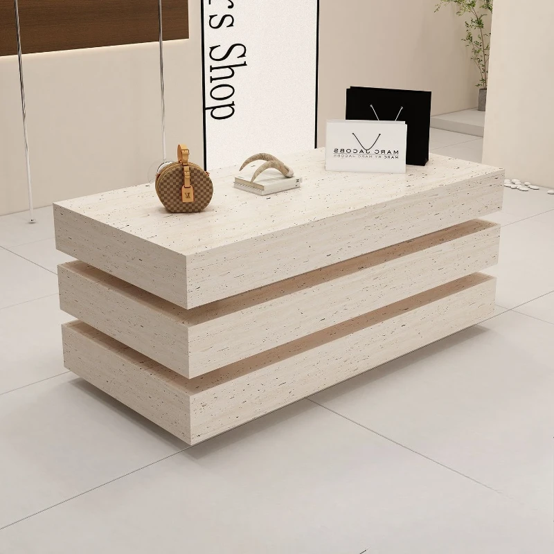 Clothing store Nakajima display table, shoe and bag store in the middle