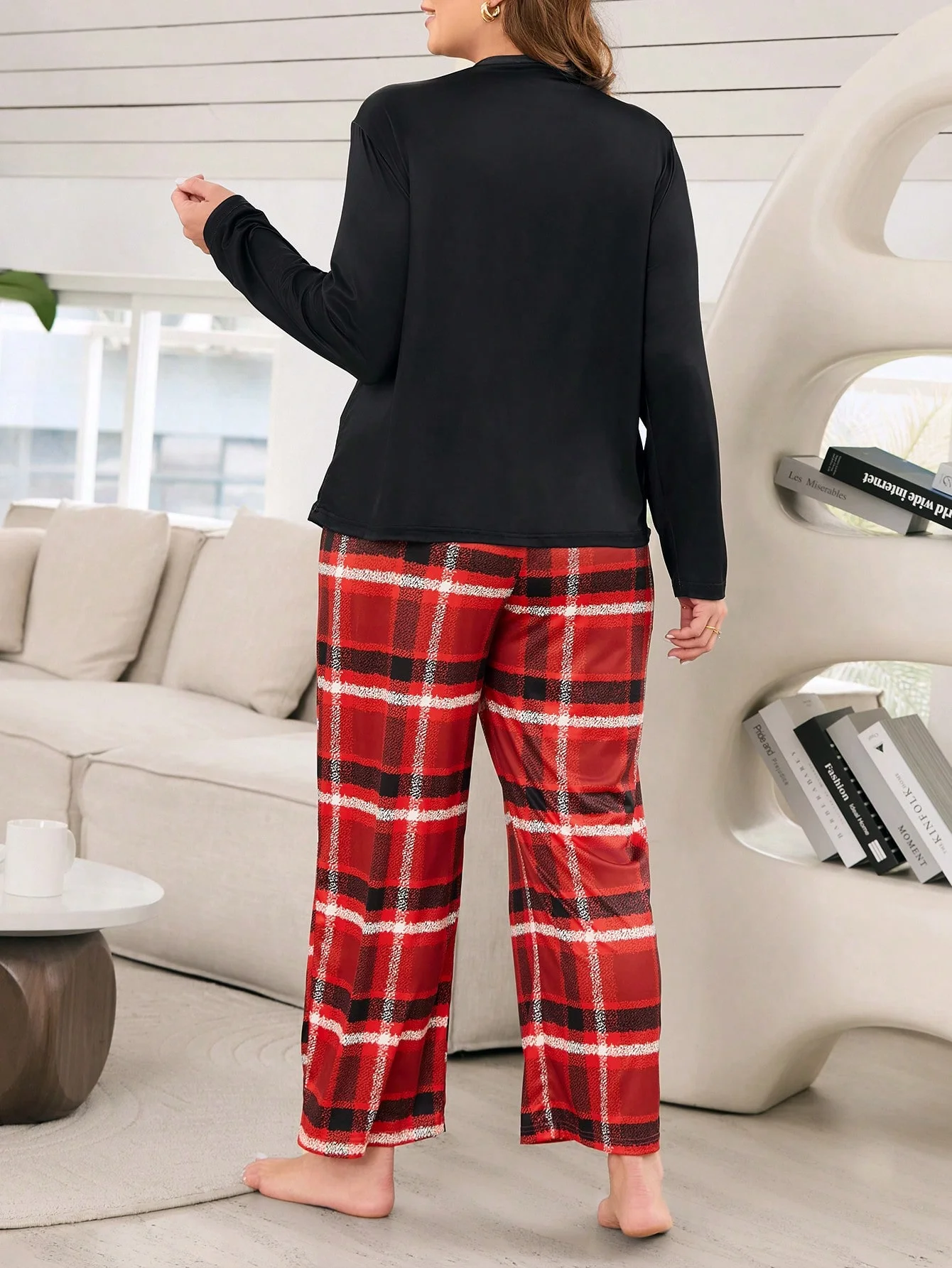 Autumn and winter loose and comfortable red checkered printed long sleeved round neck top&pants plus size women\'s sleepwear set