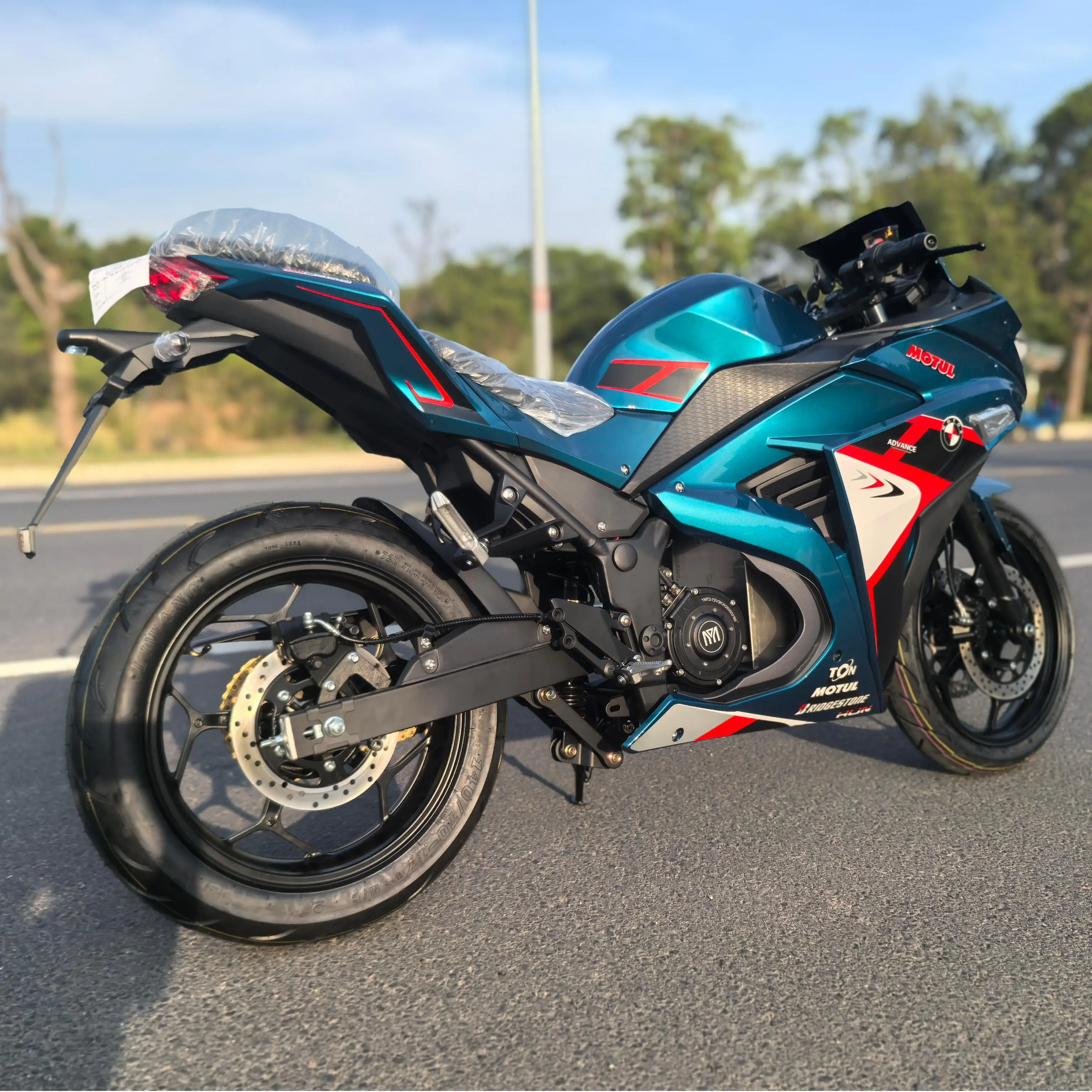 Calico Brand Adult High-power Electric Motorcycle with Fuel Tank 120km/h 17 Inch Tires 72v Electric Motorcycle High-speed