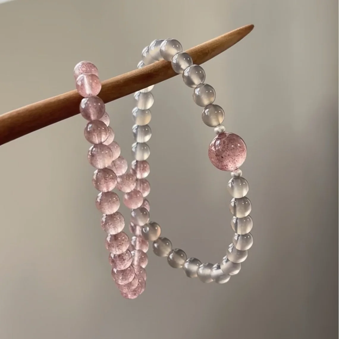 

DUTRIEUX двухслойный браслет с клубничным белым натуральным кристаллом, роскошные и элегантные изысканные ювелирные изделия ручной работы, веревка на удачу