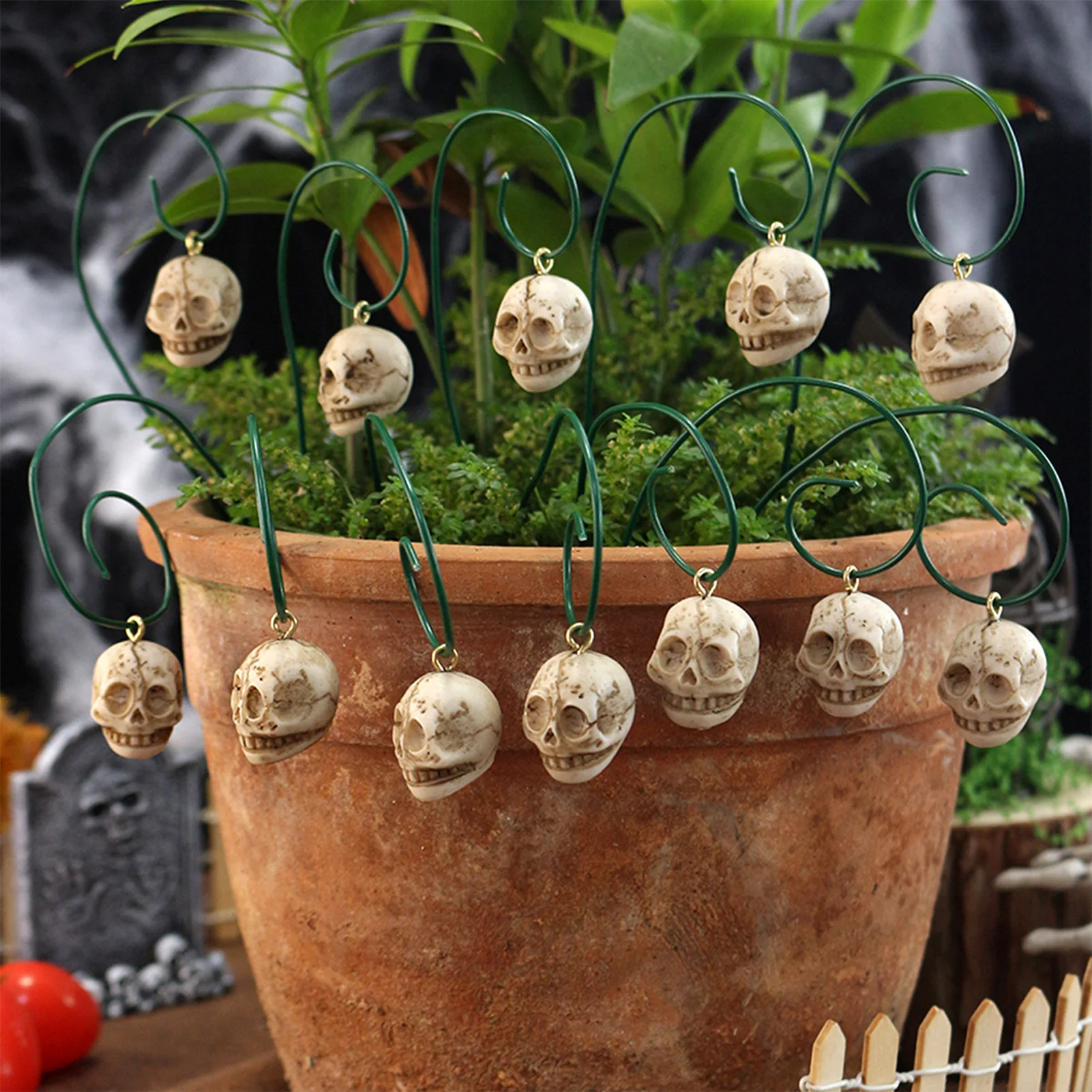 

12pcs Skull Pendant Artificial Simulated Realistic Skull Insertion For Garden Courtyard Flowerpot 2025 Halloween Decoration Prop