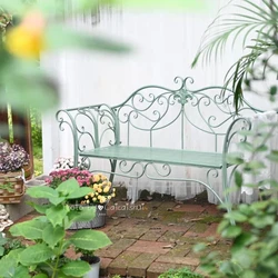 Banc de jardin en métal de style campagnard avec accoudoirs, chaise double, décor de parc, villa et cour