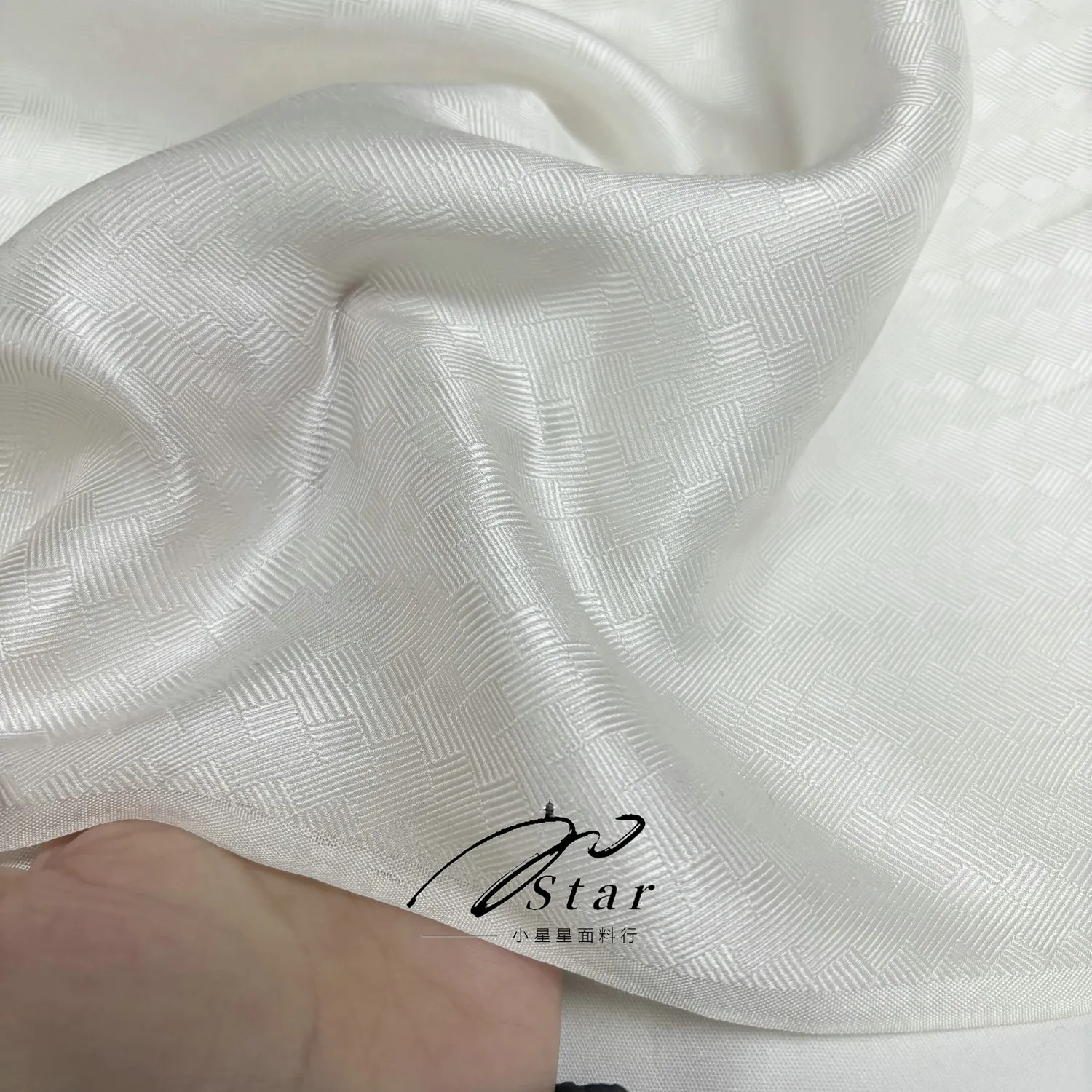 High-End White Plaid Dark Silk Satin Fabric Silkworm Dress Cloth Silk Shirt Spring and Summer