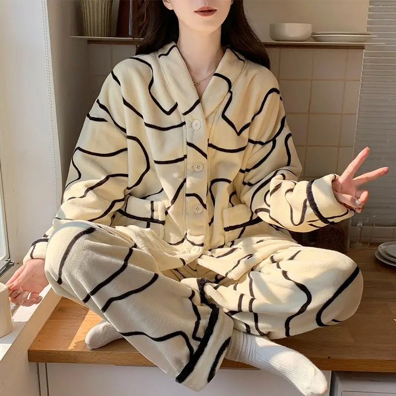 

French Coral Women's pajamas flannel keep warm Comfortable Sleepwear autumn winter Cotton Pajama Set new model suit homewear