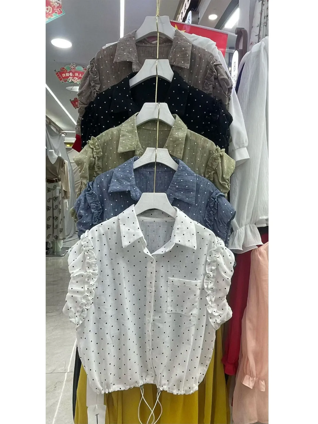 

Ретро-рубашка в горошек с карманами на шнурке, летняя коллекция 2026, приталенный крой, эффект утончения, в корейском стиле, свободная женская рубашка с деревянными элементами декора