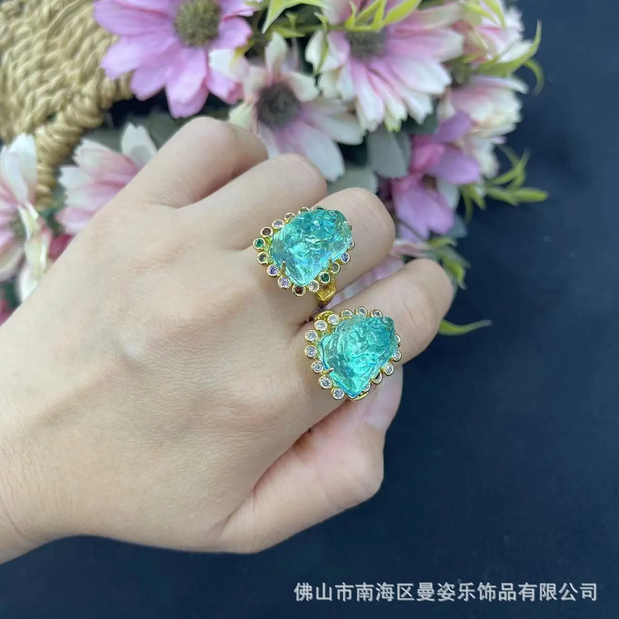 

Ore new colored gemstones inlaid with second-generation aquamarine jewelry exquisite live color retention ring niche wholesale