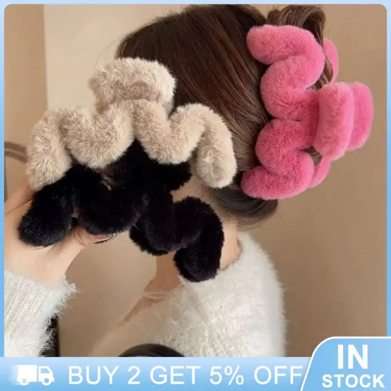 Women Hair Claw Winter Plush Hair Clip Elegant Hairpins Girls Colorful Headwear Hair Claw Faux Fur Hair Clips Hair Accessories