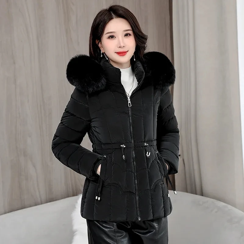Madre di mezza età Giacca di cotone 2025 Inverno Parka delle nuove donne Grande collo di pelliccia Cappotto caldo Peluche femminile di spessore Giacche casual