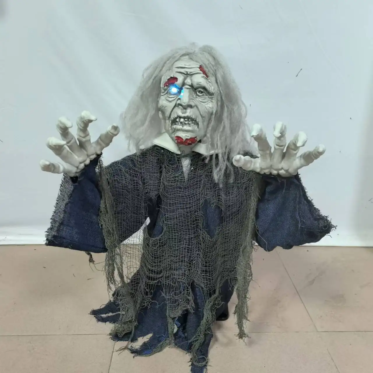 

Lifting Skull Ghost Halloween Props Haunted House Escape Horror Scene Dress Up Ghost Ornament