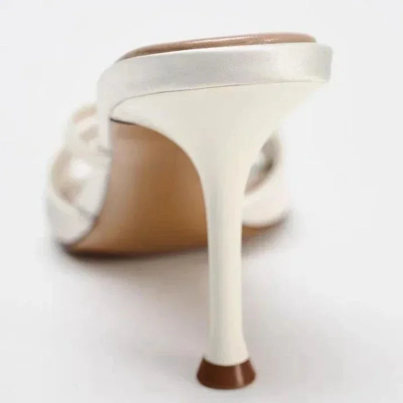 รองเท้าส้นสูงแบบสวม ผ้าซาตินหรูหรา ประดับมุก ดีไซน์เรียบหรู สำหรับผู้หญิง เหมาะสำหรับวันหยุดพักผ่อน ฤดูร้อน แฟชั่นทันสมัย