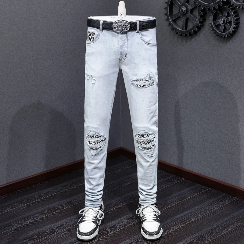 

High Street Fashion Men's Jeans Retro Stretch Slim fit Ripple Jeans Men's Leather Patch Designer Hip Hop Brand Light Blue Pants