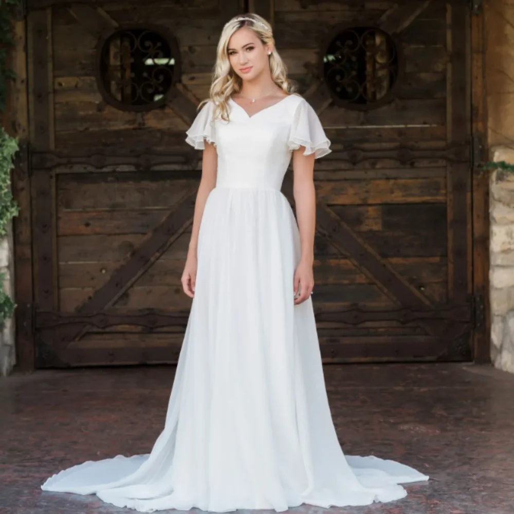 2024 New A-line Chiffon Boho Modest Wedding Dresses With Flutter Sleeves V neck Buttons Back Informal Beach Bridal Gowns Robes