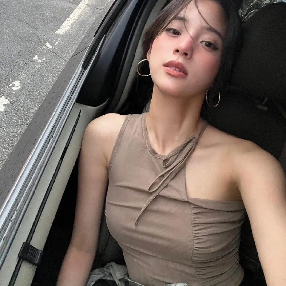 실큐 불규칙 디자인 탱크탑 여성용 라운드넥 레이스업 폴드 오프숄더 배꼽 노출 핫걸 하이스트리트 패션 스타일 조끼