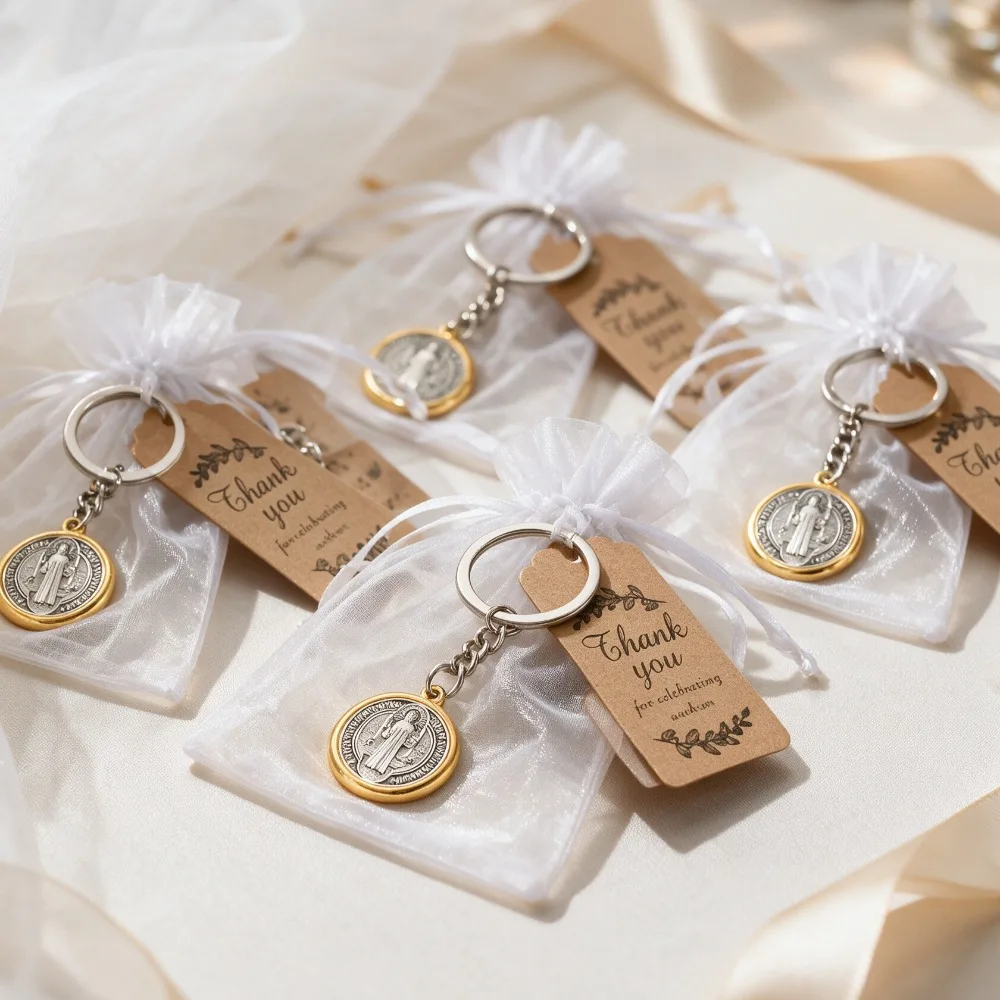 10-20 Llaveros con Medalla de San Benito con Etiquetas y Bolsas de Organza, Colgante Religioso Clásico, Regalos para Bautizos y Bodas