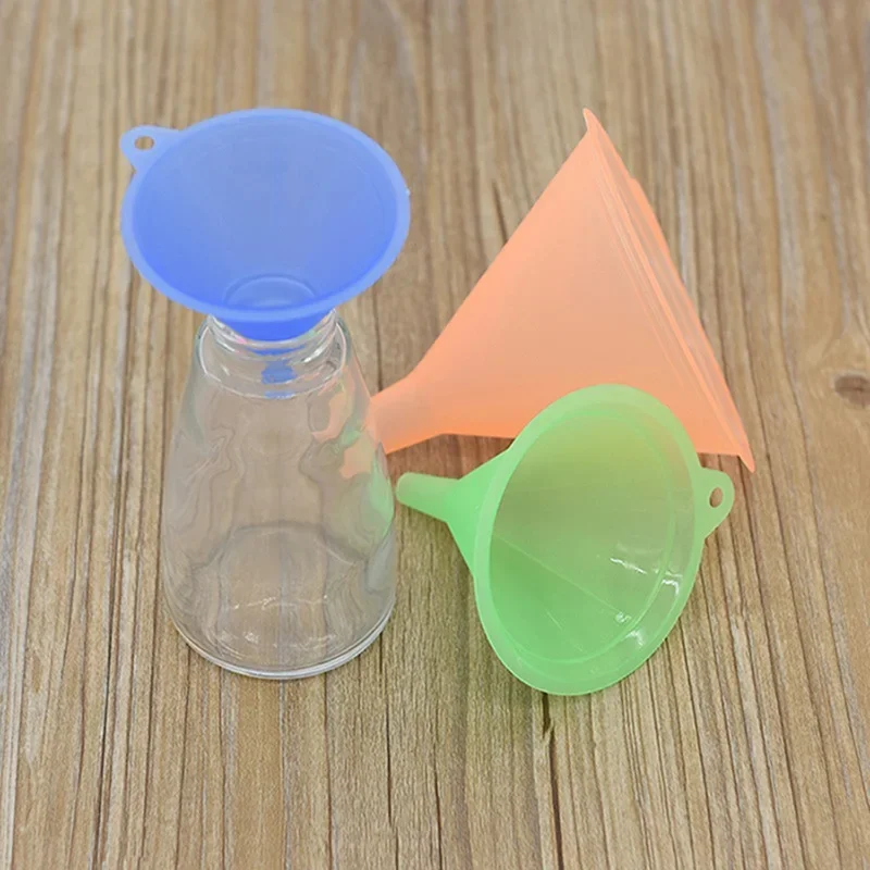 

5 Pcs/set Silicone Funnel Household Kitchen Cooking Tools Portable Wine Mini Portable Oil Pot Funnel