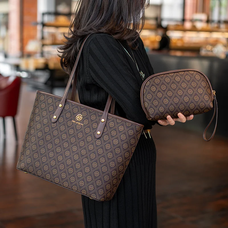 

Женская большая сумка из натуральной кожи с цветочным принтом в Гонконге, новинка 2025, большая вместительная сумка на одно плечо, пригородная сумка с мягкой ручкой