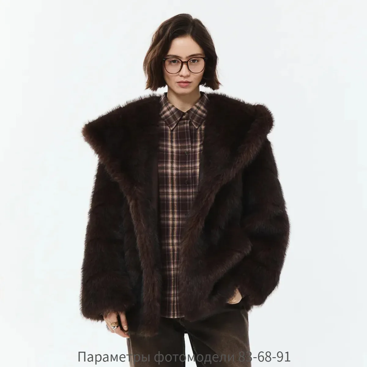 سترة BJTZ النسائية ذات القلنسوة ميدي من الفرو الصناعي بحزام من القطيفة لشتاء دافئ 2025 أنيقة وبسيطة وغير رسمية مميزة ومريحة بلون واحد #2