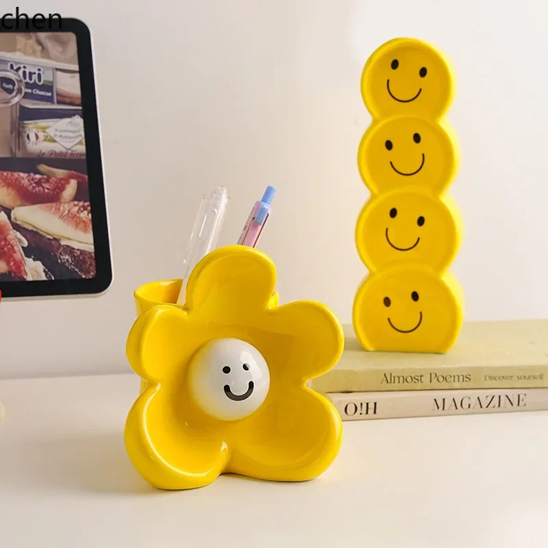 DSA Flower Smiley Face Ceramic Pen Holder Ornament Office Desktop Storage Decoration Gift for Girlfriend's Birthday