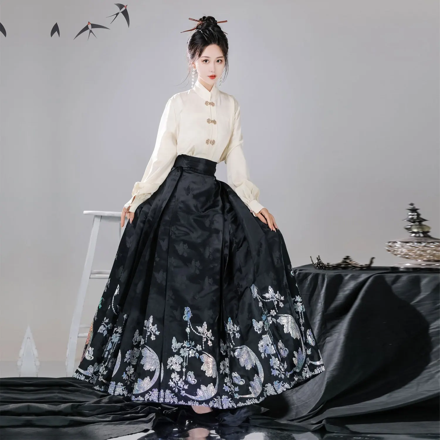 

Chinese Style Ming Dynasty Women Standing Collar Long Sleeve Coat Pleated Loose Skirt Daily Horce Face Black Hanfu Dress Set