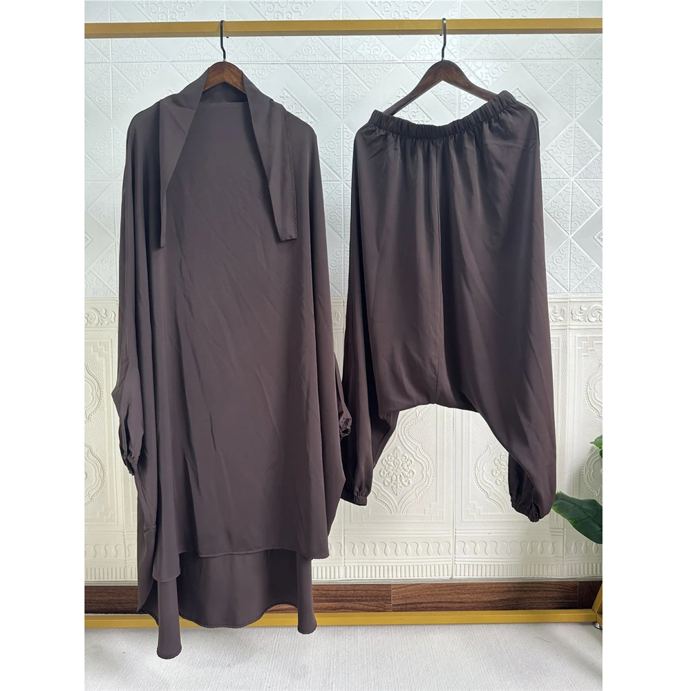 

Комплект из 2 предметов: Абая, хиджаб-химар с капюшоном, длинные рукава, бурка, брюки. Исламский костюм-кафтан в арабском стиле из Дубая.