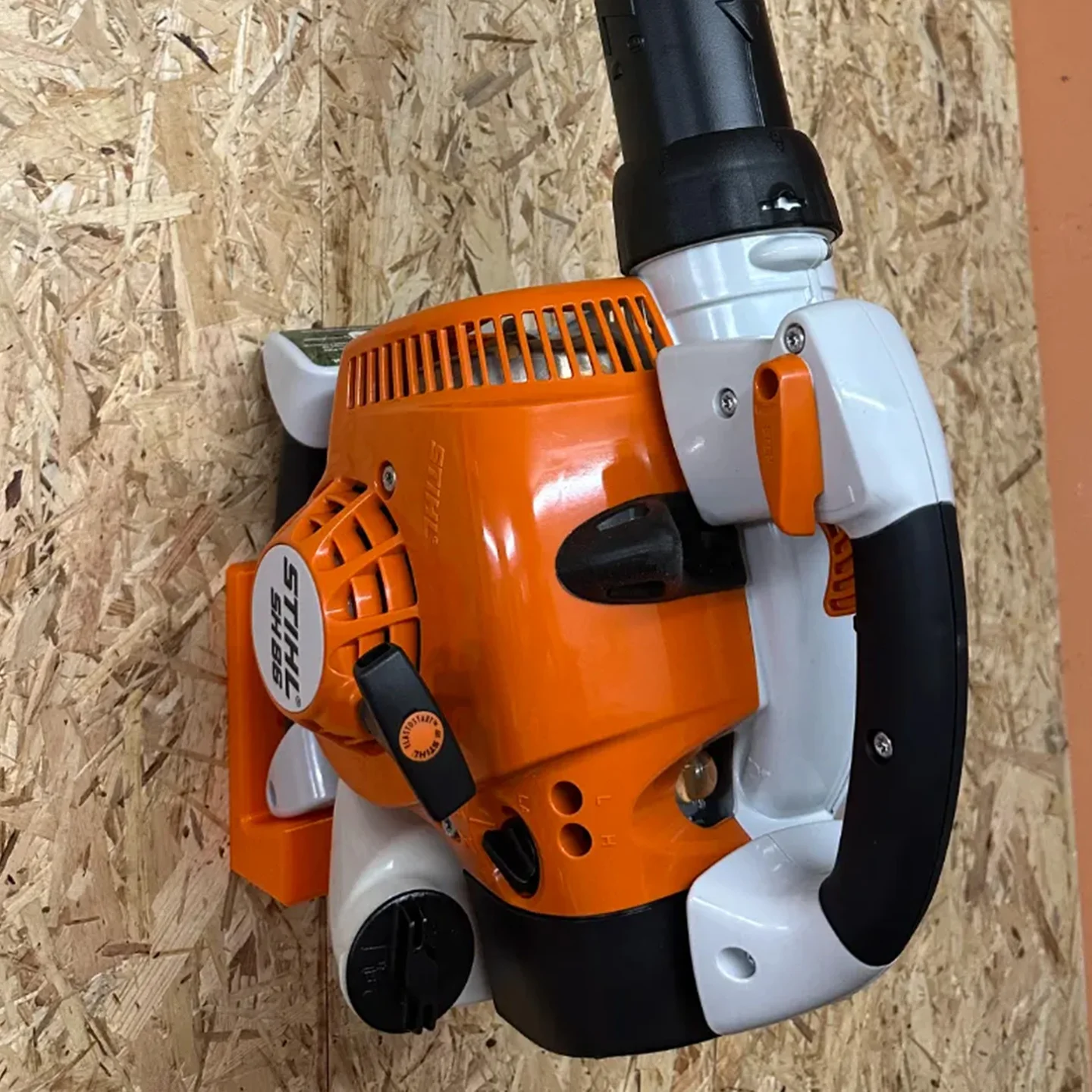 Wandhalterung für STIHL SH 86 Laubbläser. – Detail 4