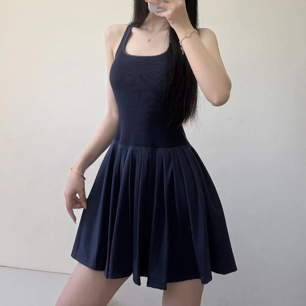 فستان أنيق موديل 2025 بياقة على شكل حرف U من نسيج قطني طويل للنساء مقصوص من الخلف وخصر منخفض وحاشية مطوي بدون أكمام فساتين قصيرة غير رسمية رداء كحلي #2