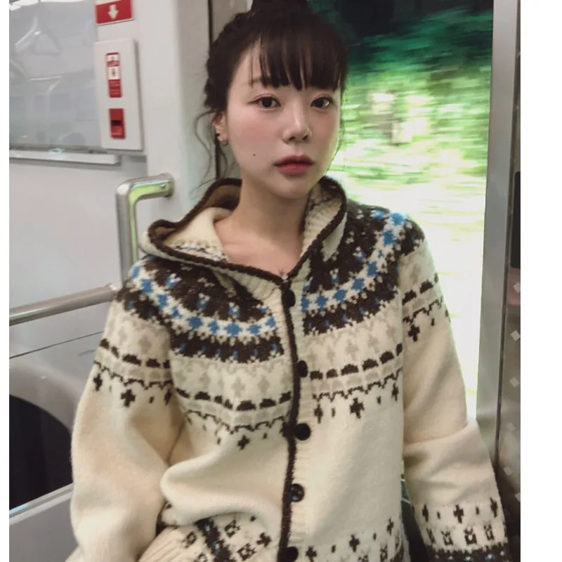 Autumn and Winter Fashion Retro Pattern Knitted Hood Cardigan sweater Outerwear