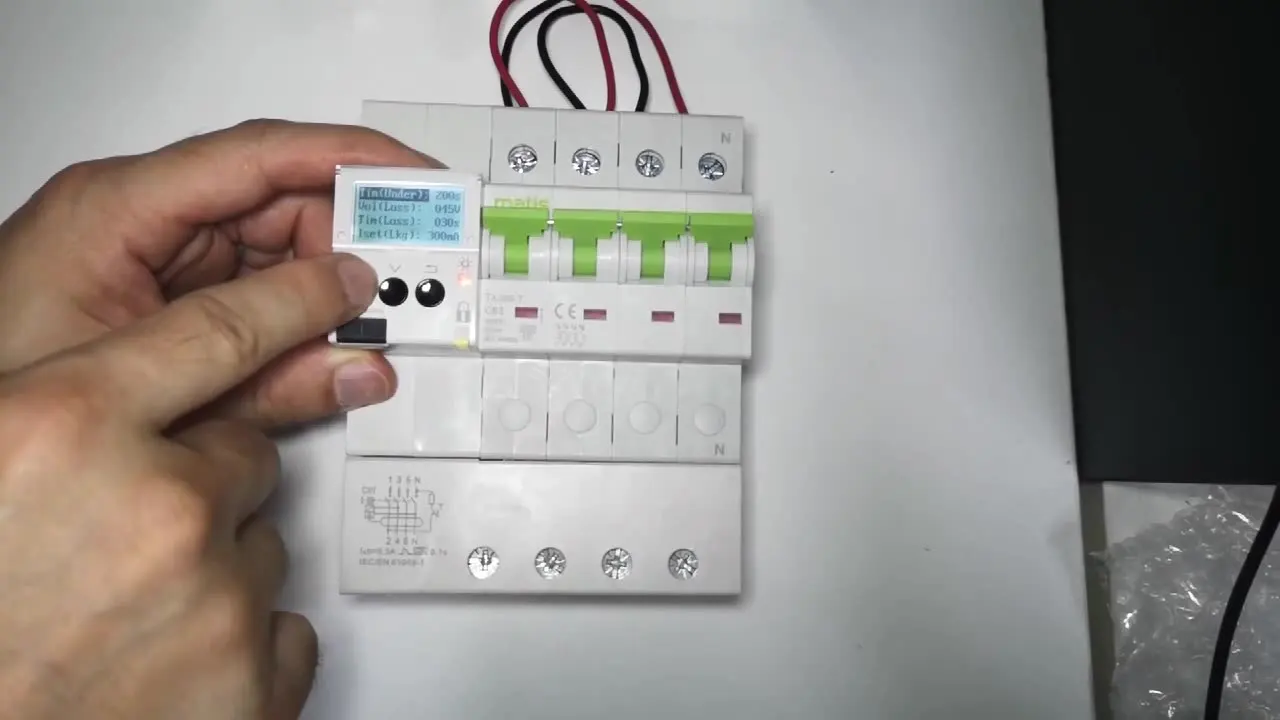 Smart Mini Circuit Breaker For APP Mobile Phone Control Hot 1P 2P 3P 4P RCBO WIFI Controllable Electricity Circuit Breaker