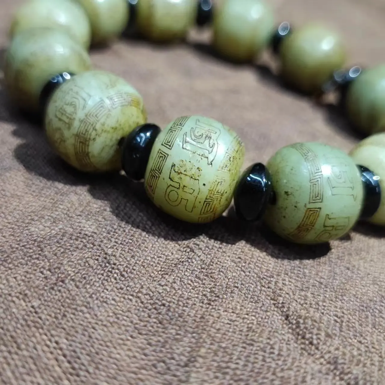 1pcs/lot Treasured many years natural Hetian jade bracelet Ancient jade Engrave six-character mantra Prayer beads Collectible