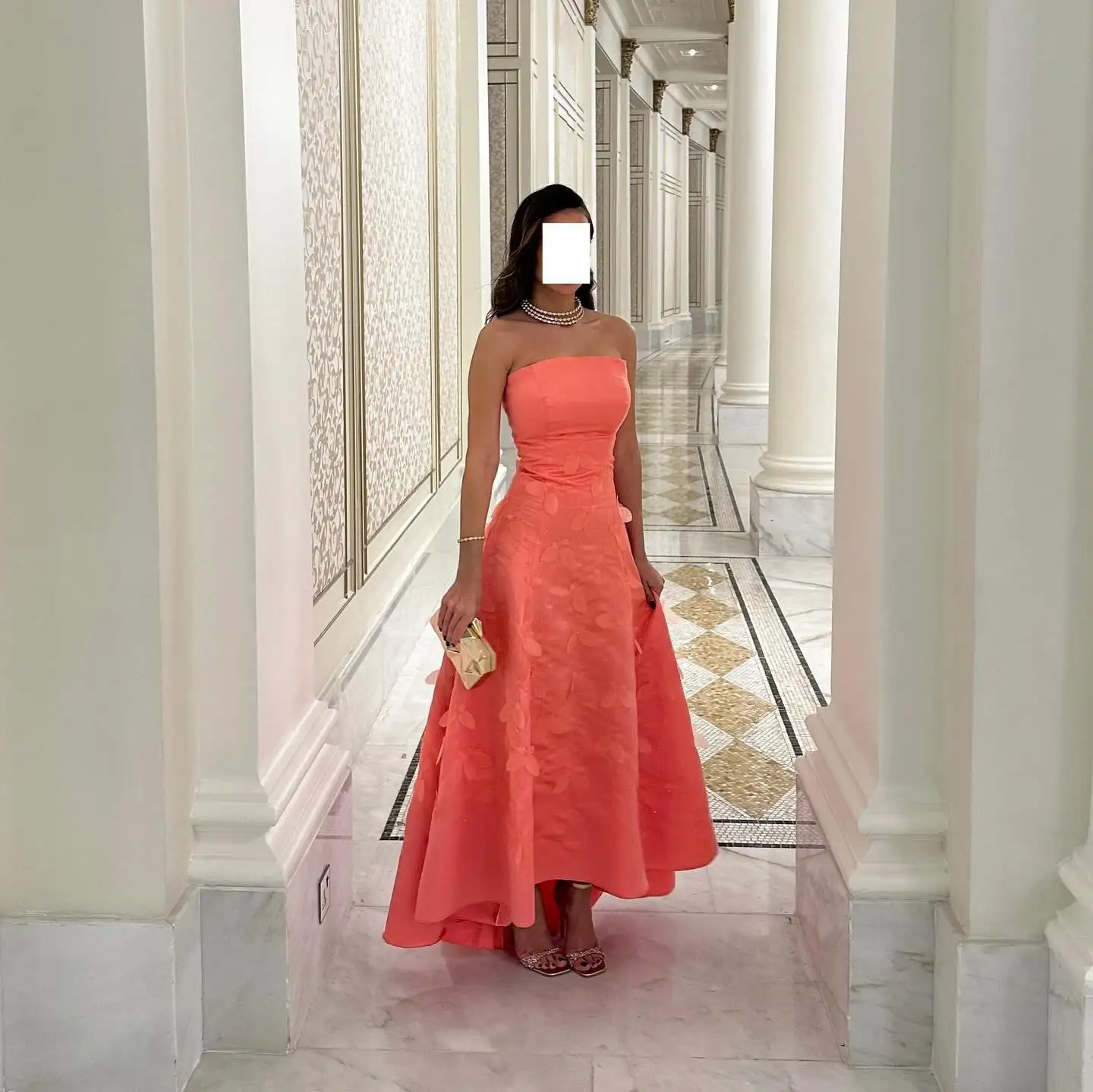 فساتين سهرة عصرية بدون حمالات على شكل حرف A برتقالية ناعمة للنساء فساتين حفلات مع زينة من الدانتيل فستان حفلات مكشكش مخصص #1