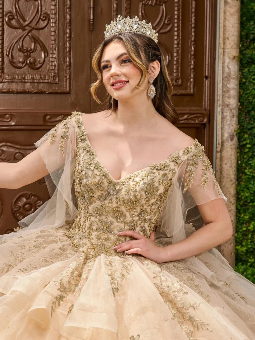 Elsőrangú csipkével applique quinceanrra báli dresses Ragyogó sequins gyöngyök Hercegnő stv v-neck Lépcsőzetes Jószagú 16 ruhát vestidos