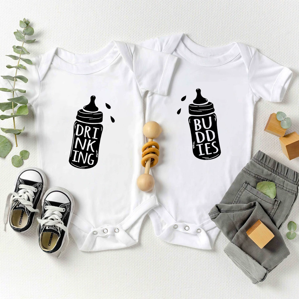 

Funny Cute Twin Baby Boys Girl Onesies Drinking Buddies Print Cotton Newborn Clothes Pajamas Cozy Breathable Toddler Outfits