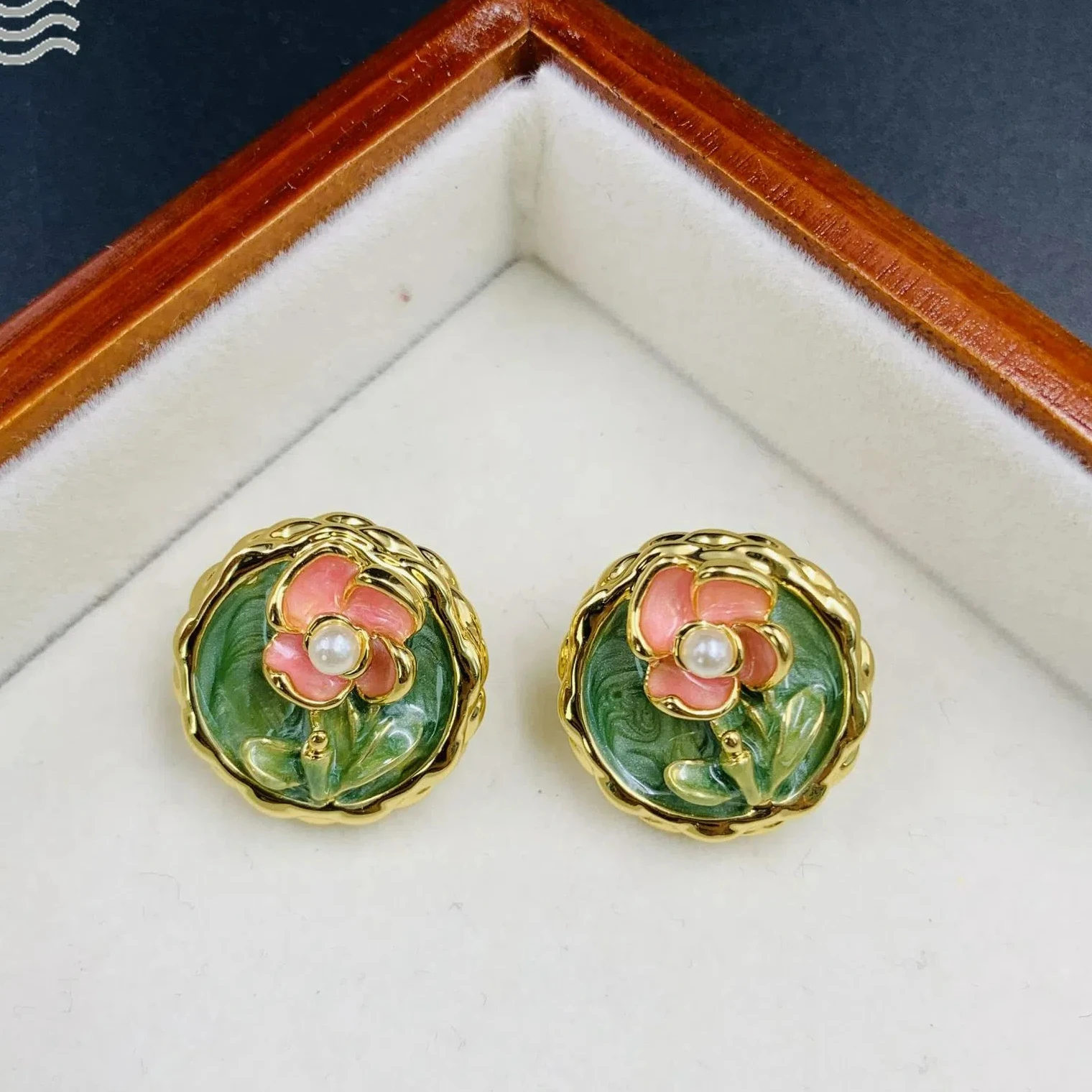 

Fashion Enamel Round Pink Rose Flower Oil Painting Style Niche Earring White Pearl Artistic Retro Brass Craft Pearl Powder Green