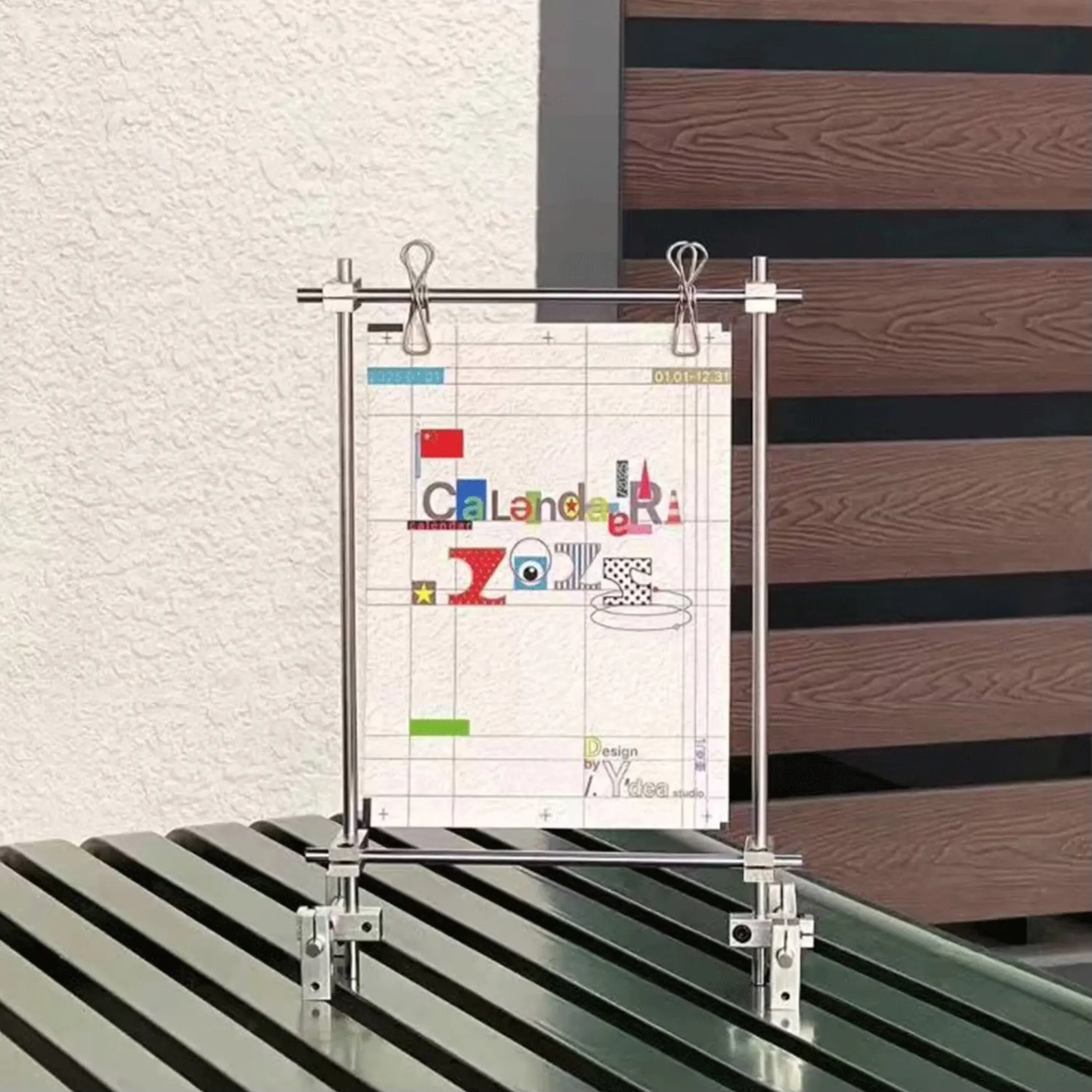 Optical axis desktop display rack clip-on suspension design calendar photo minimalist style does not occupy a stable area