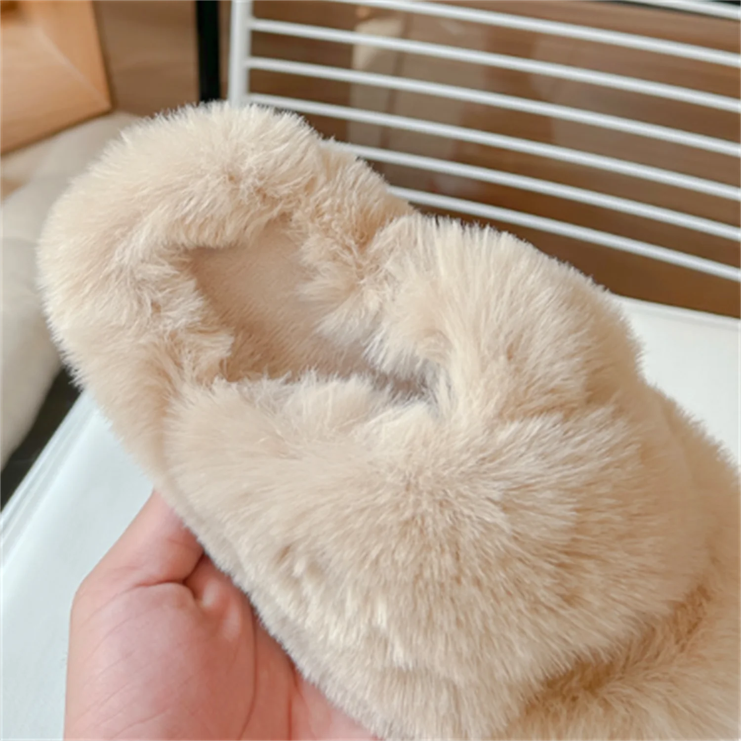 Pantoufles en peluche One Word pour filles, pantoufles de mode princesse, pantoufles en coton et fourrure pour la maison, nouvelle version coréenne, automne et hiver 2023