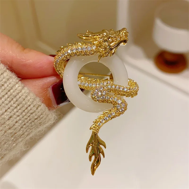 

2024 Chinese Zodiac Jade Chalcedony Dragon Brooch Luxury Micro-inlaid Zircon Vintage Corsage Men and Women Suit Accessories Pins